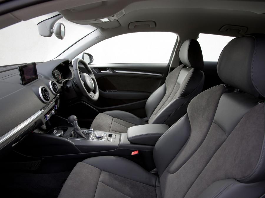 Интерьер Audi A3 1.8T (8V) 2012 года  (UK) (фото 6 из 30)